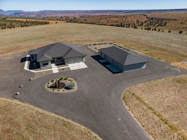 3854 NE Fern Lane, Madras, OR 97741