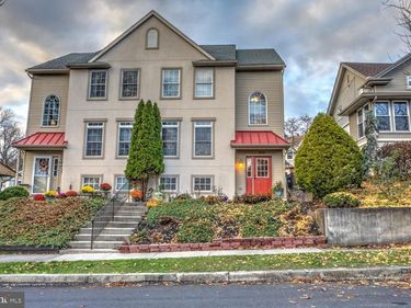 2111 FAIRVIEW STREET, WEST LAWN, PA 19609