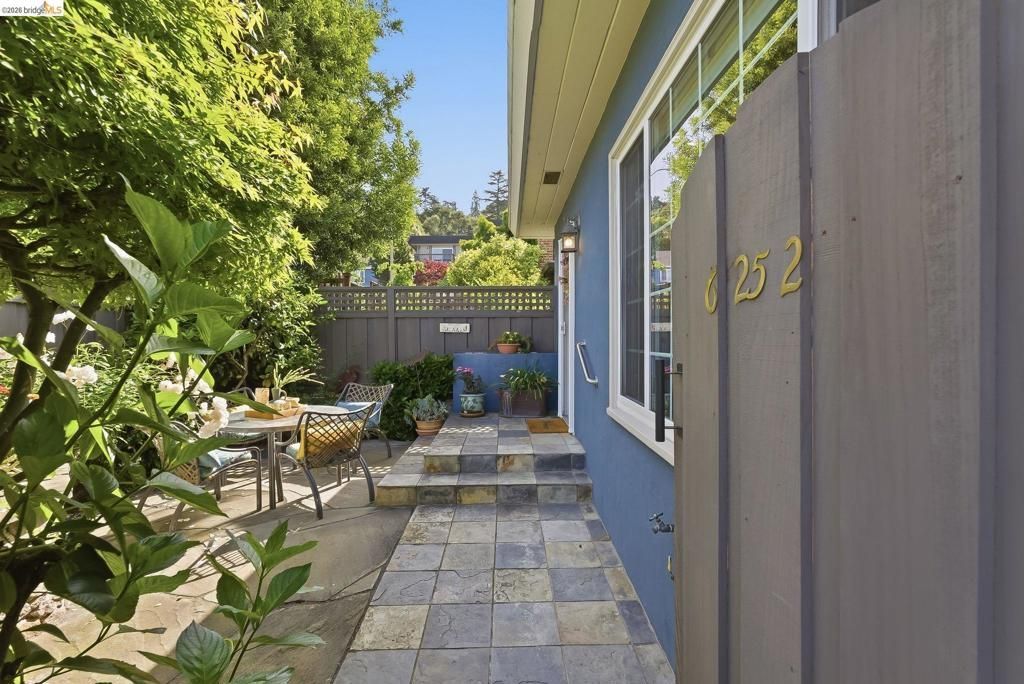 6252 Merced Ave, Oakland, CA 94611 Main Photo