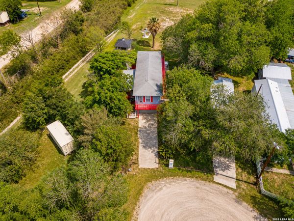 826 Lakeshore Dr S, Bandera, TX 78003