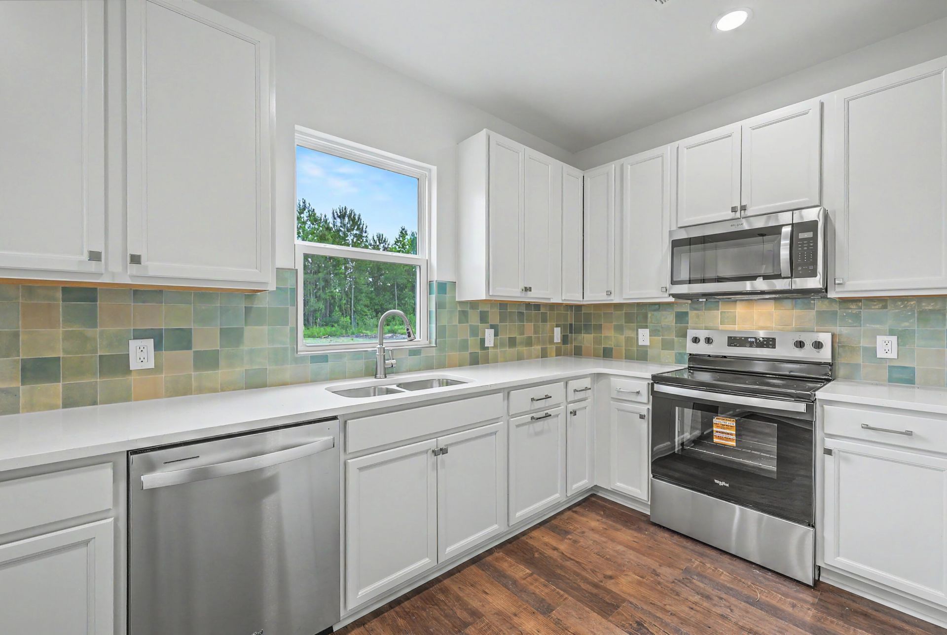 529 New Regenia Place Photo 6