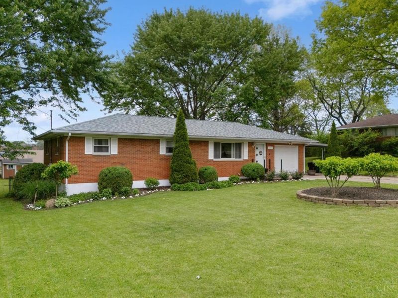 8205 Westlawn Drive, Franklin, OH 45005 Photo 2