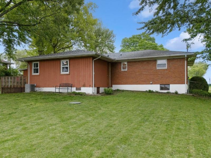 8205 Westlawn Drive, Franklin, OH 45005 Photo 4