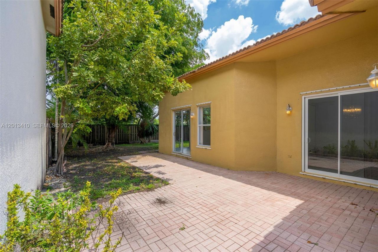 9803 NW 32nd St, Doral, FL 33172 Photo