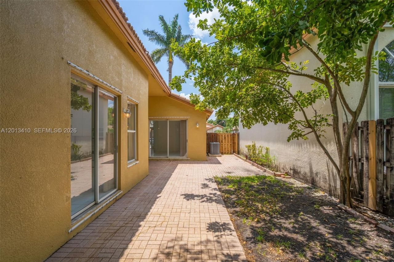 9803 NW 32nd St, Doral, FL 33172 Photo