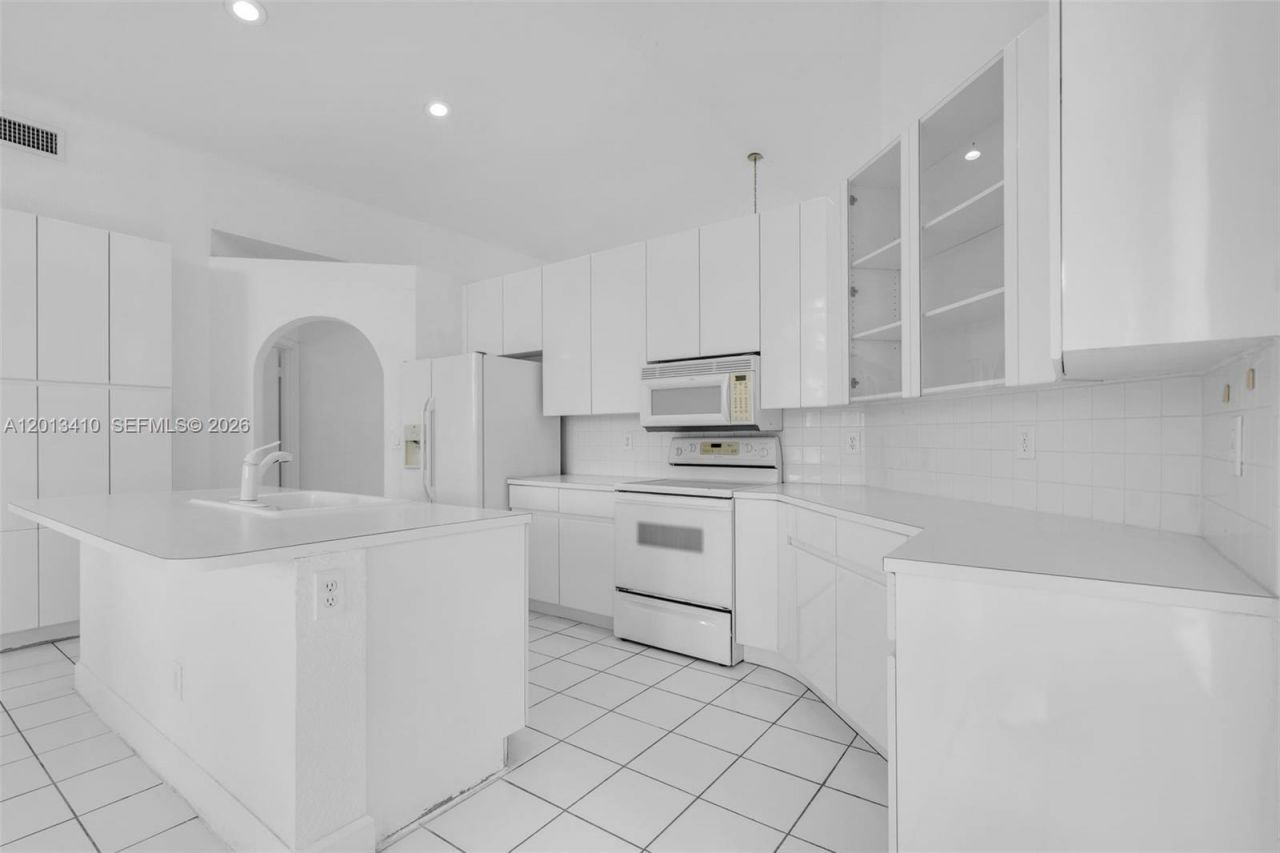 9803 NW 32nd St, Doral, FL 33172 Photo