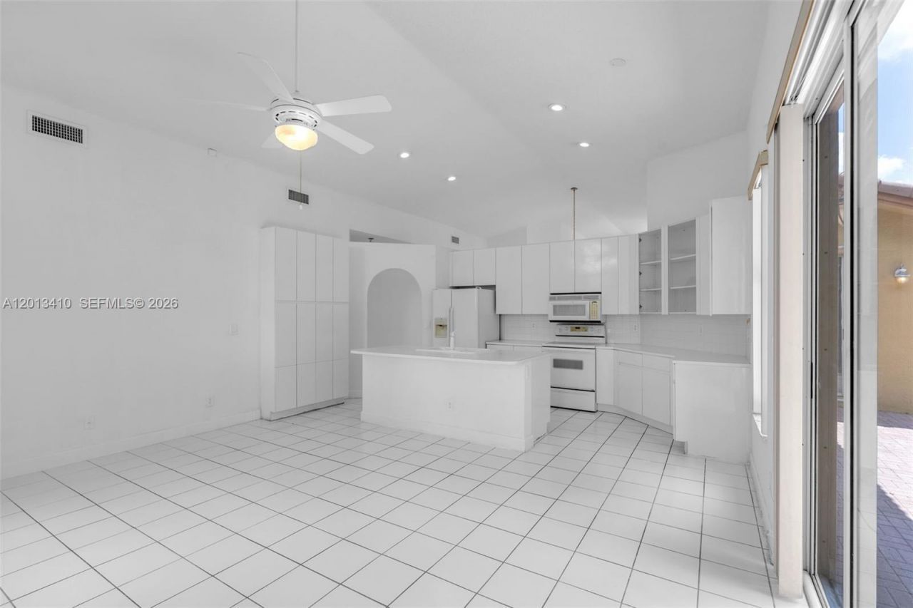 9803 NW 32nd St, Doral, FL 33172 Photo