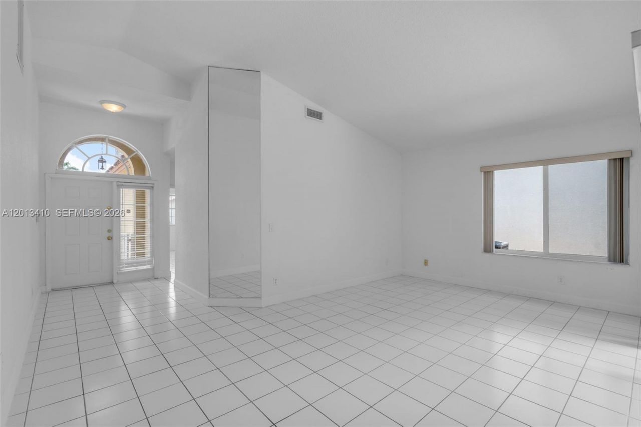 9803 NW 32nd St, Doral, FL 33172 Photo