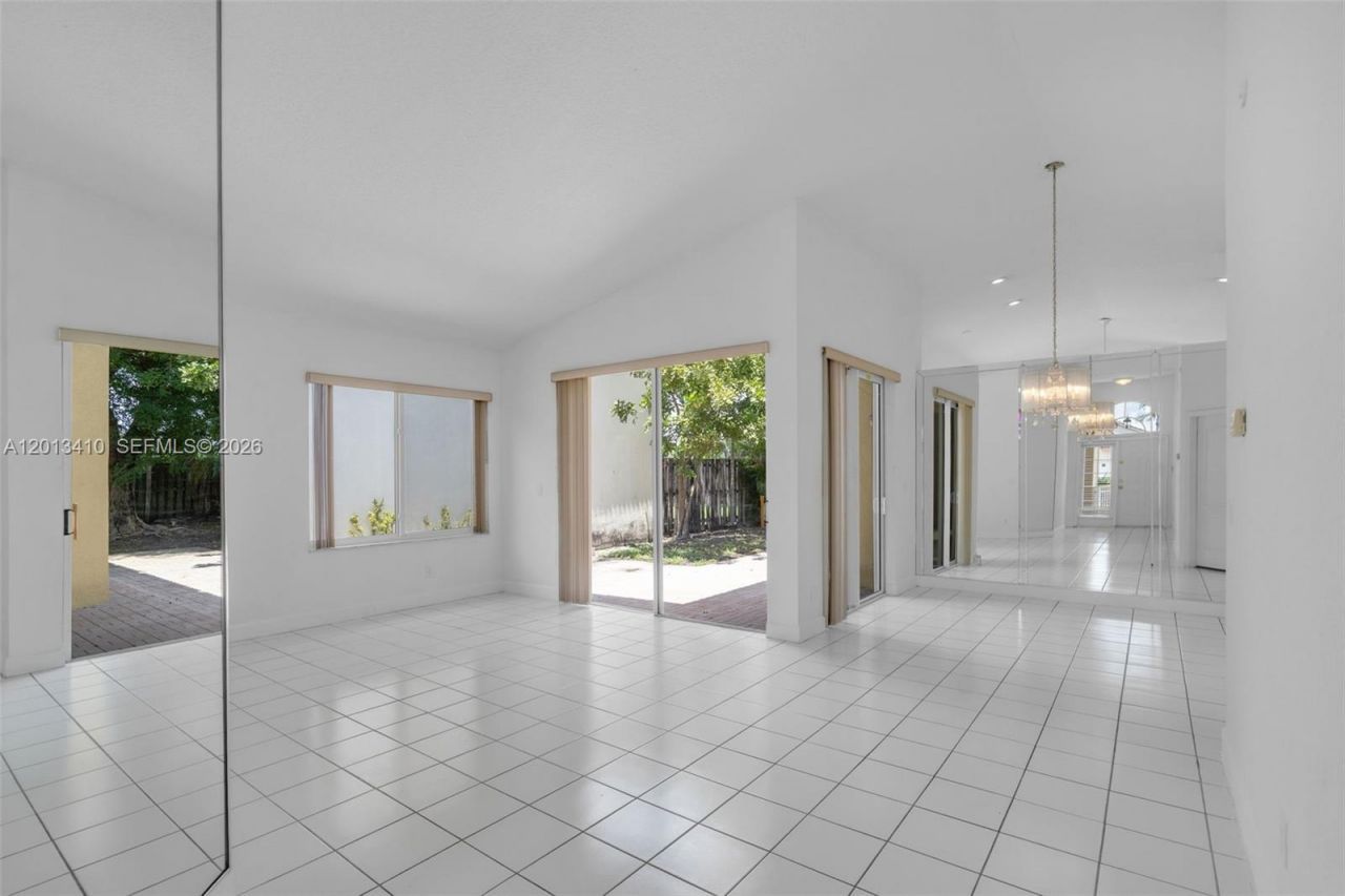 9803 NW 32nd St, Doral, FL 33172 Photo