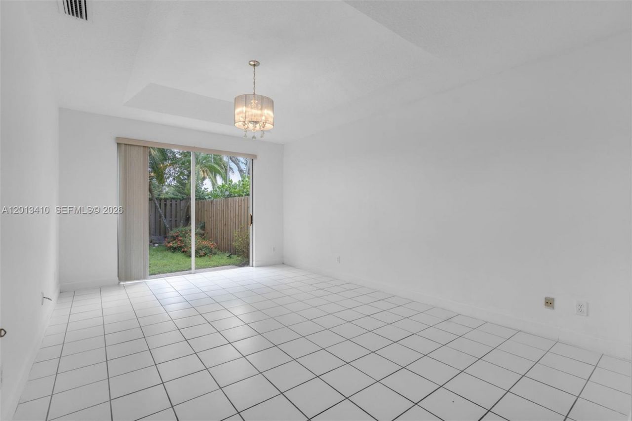 9803 NW 32nd St, Doral, FL 33172 Photo