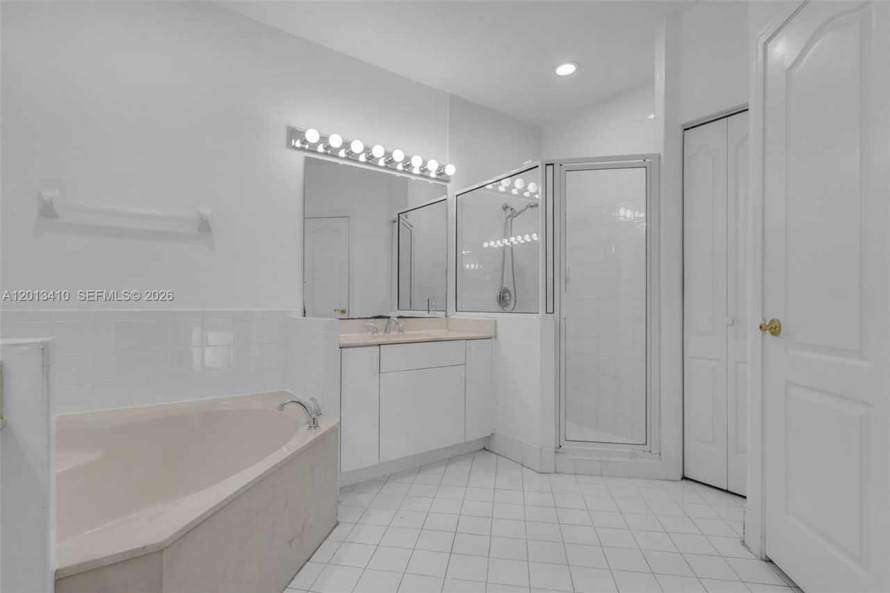 9803 NW 32nd St, Doral, FL 33172 Photo