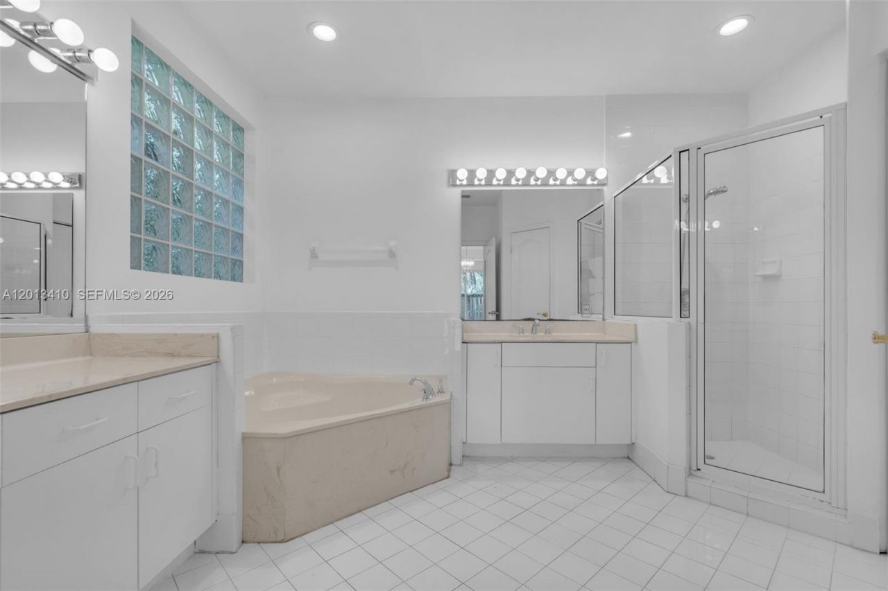 9803 NW 32nd St, Doral, FL 33172 Photo