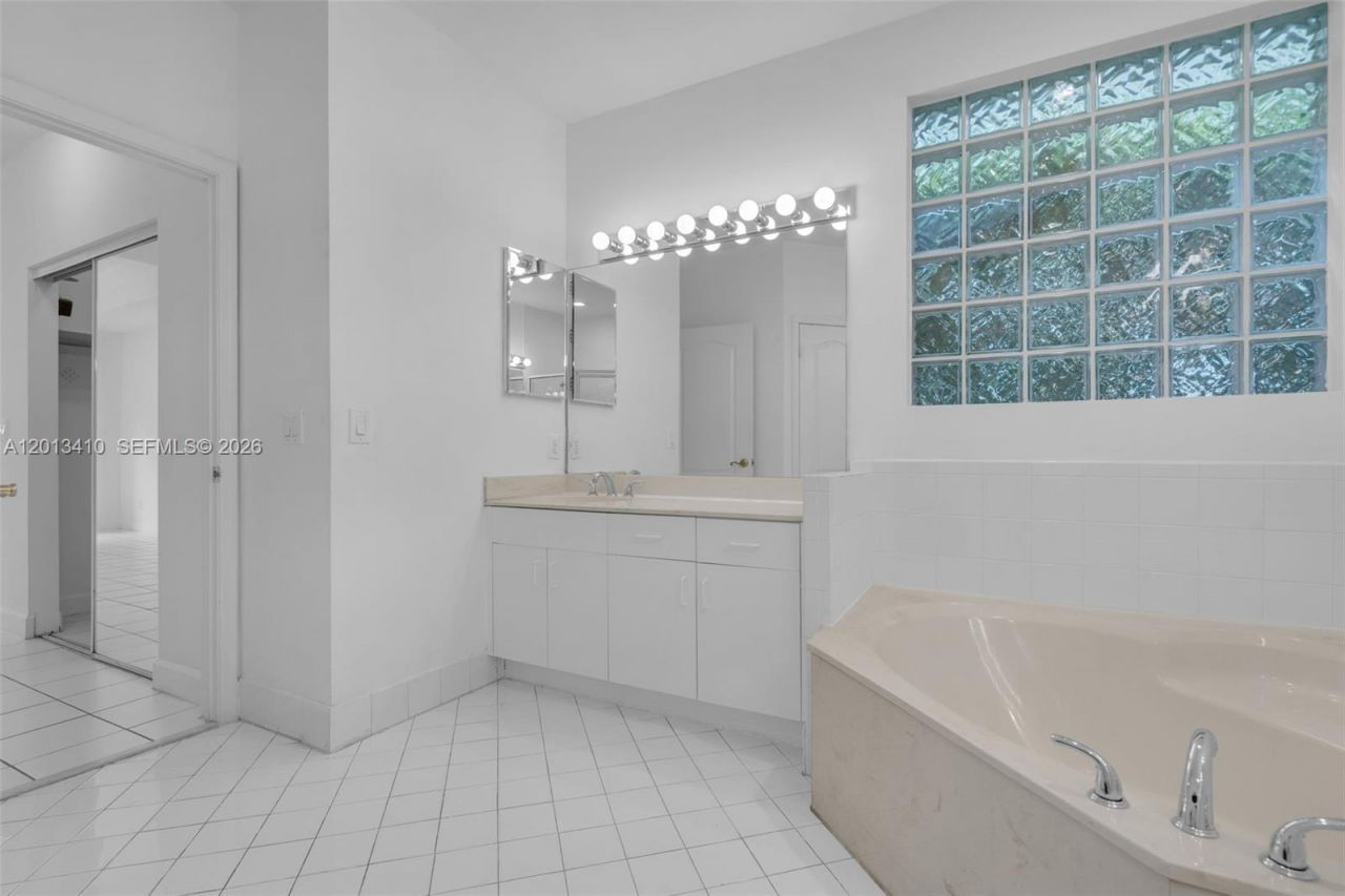 9803 NW 32nd St, Doral, FL 33172 Photo