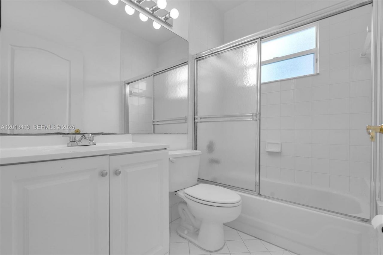 9803 NW 32nd St, Doral, FL 33172 Photo
