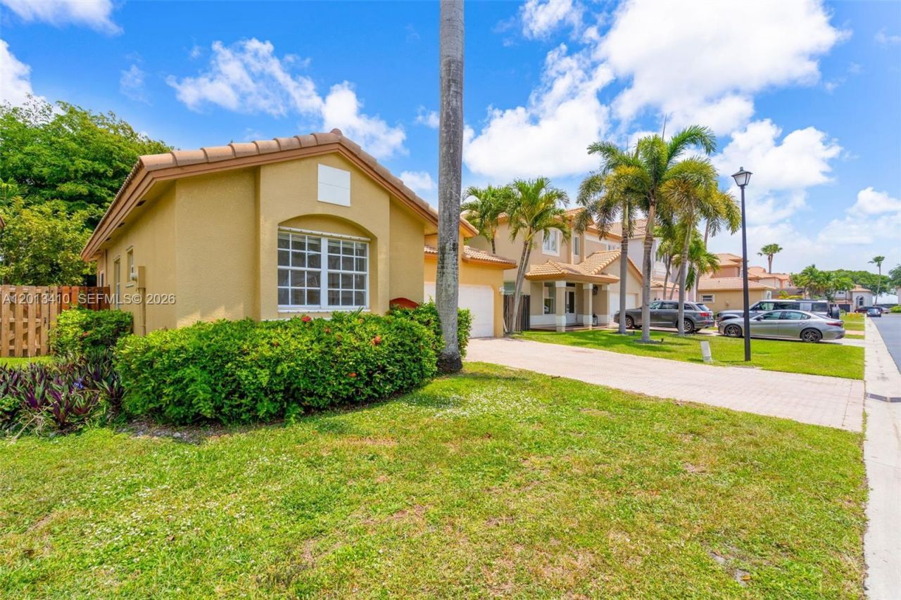 9803 NW 32nd St, Doral, FL 33172 Photo