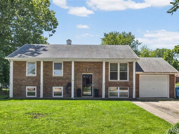 5 W Oak Street, New Baden, IL 62265