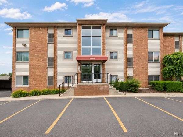 1974 Klingensmith Road, Bloomfield Hills, MI 48302