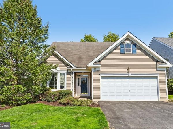 2141 FOUR SEASONS BOULEVARD , MACUNGIE, PA 18062