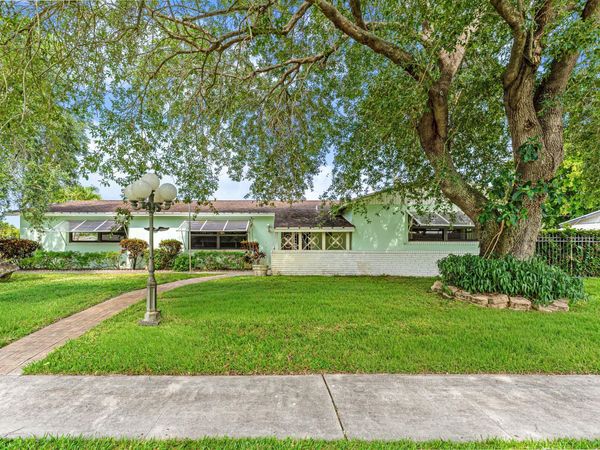 2118 W Palma Circle, West Palm Beach, FL 33415