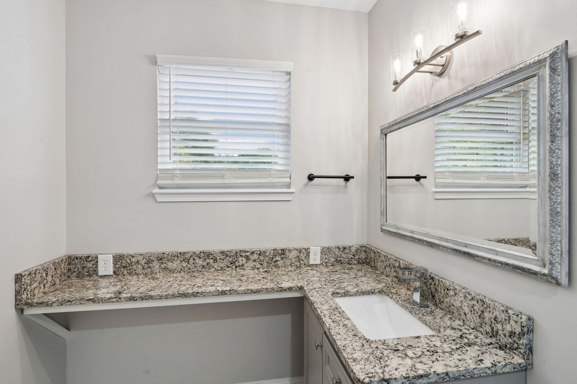 1004 Point Of Light Lane Photo 43