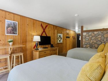 2000 North Village Drive, Truckee, CA 96161