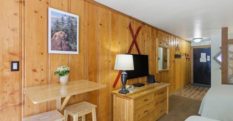 2000 North Village Drive, Truckee, CA 96161 Photo