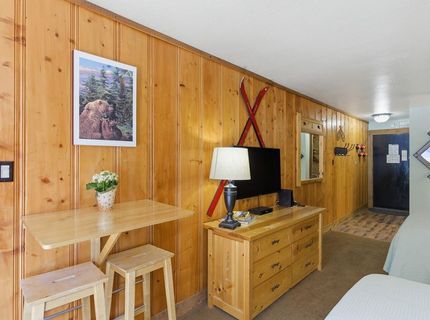 2000 North Village Drive, Truckee, CA 96161 Photo