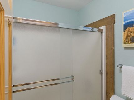 2000 North Village Drive, Truckee, CA 96161 Photo