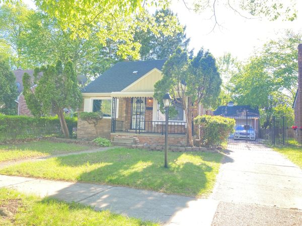 19749 Huntington Road, Detroit, MI 48219