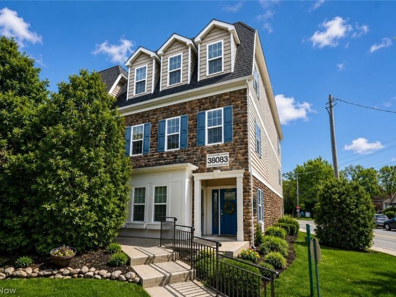 38083 Euclid Avenue, Unit 2, Willoughby, OH 44094 Photo 1