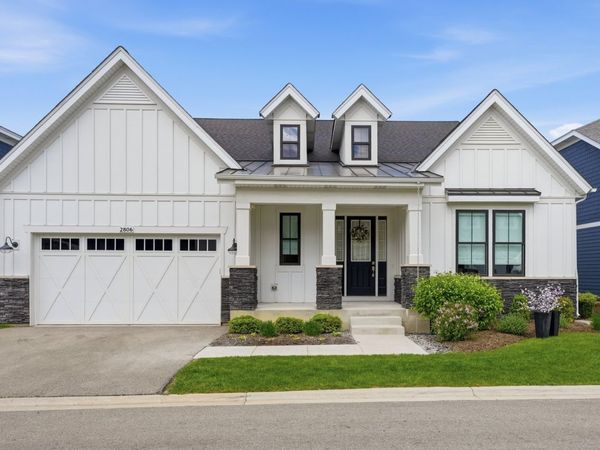 2806 Parkside Circle , Glenview, IL 60026