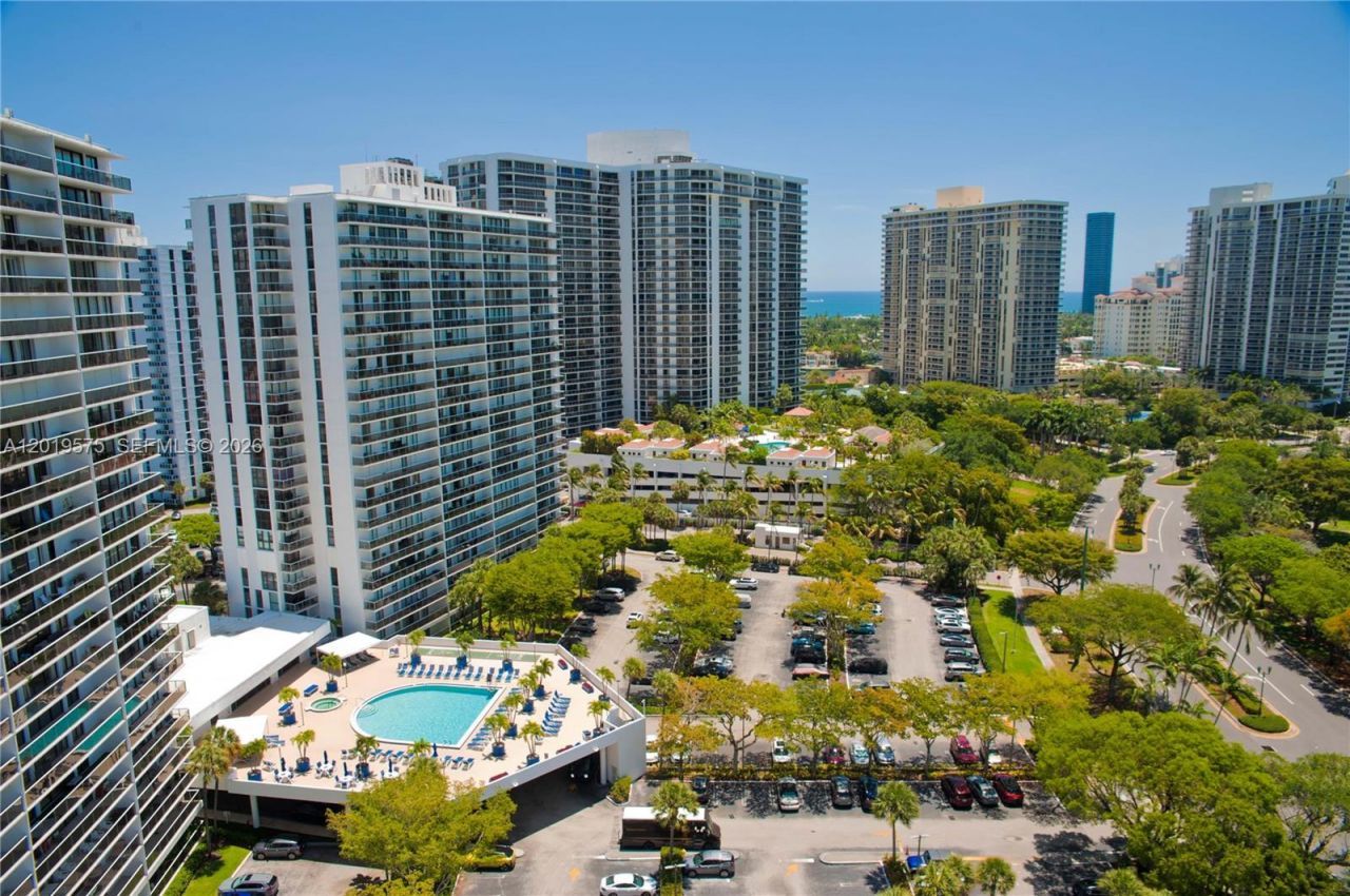 3675 N Country Club Dr, Unit 1903, Aventura, FL 33180 Photo