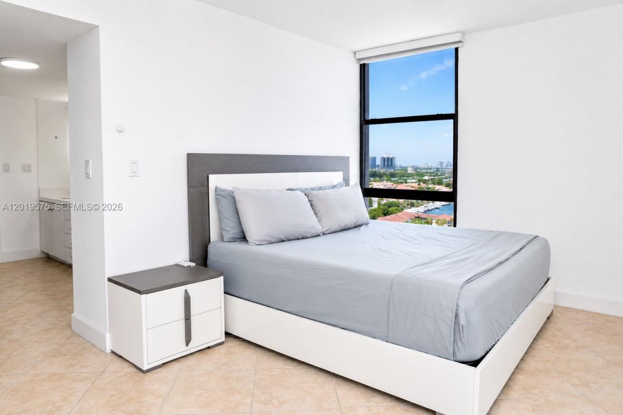 3675 N Country Club Dr, Unit 1903, Aventura, FL 33180 Photo