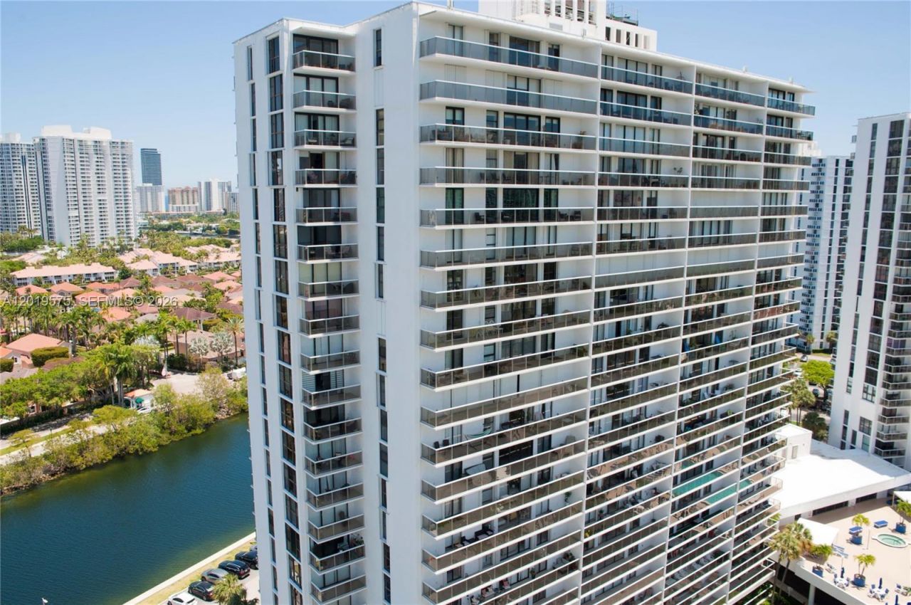 3675 N Country Club Dr, Unit 1903, Aventura, FL 33180 Photo