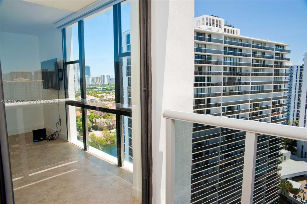 3675 N Country Club Dr, Unit 1903, Aventura, FL 33180 Photo