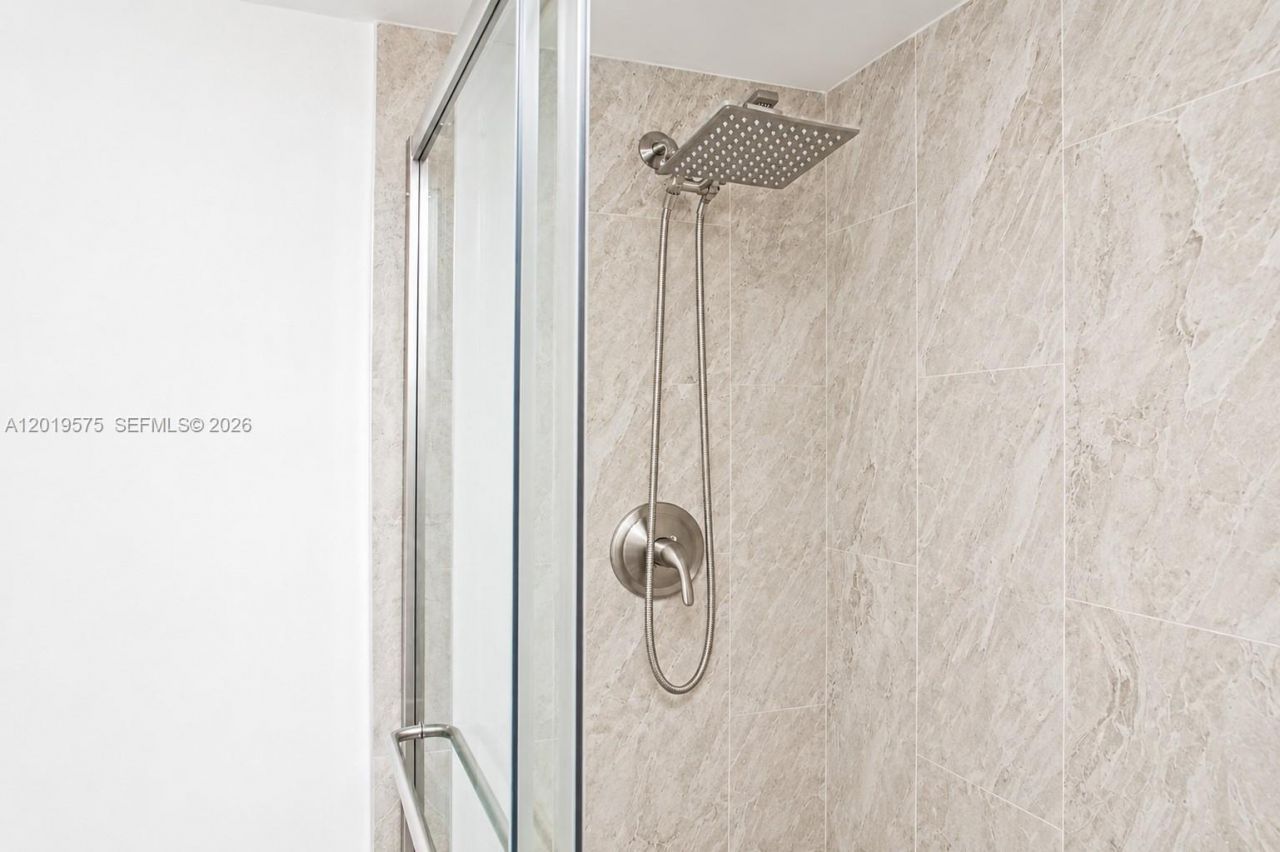 3675 N Country Club Dr, Unit 1903, Aventura, FL 33180 Photo