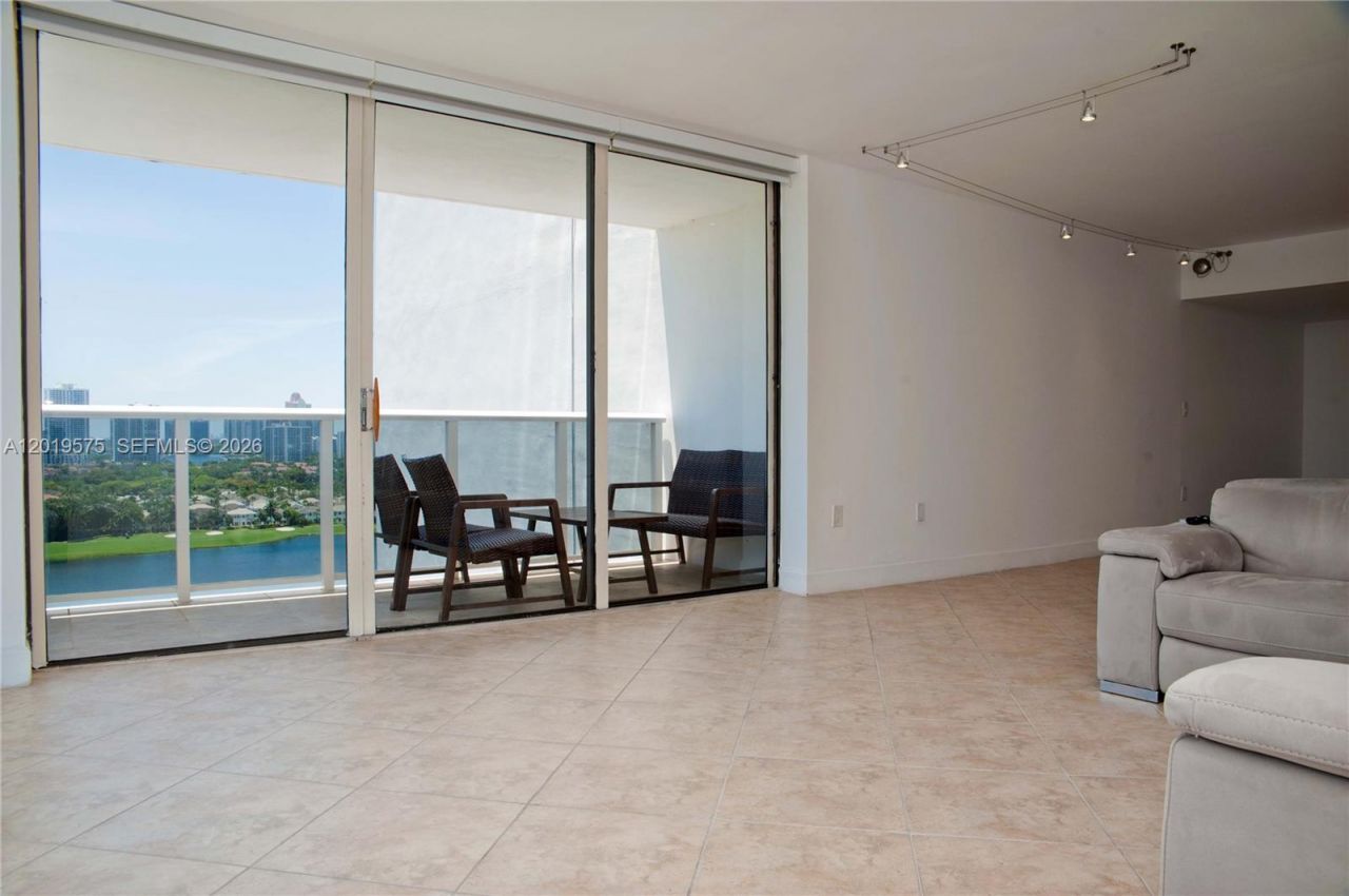 3675 N Country Club Dr, Unit 1903, Aventura, FL 33180 Photo