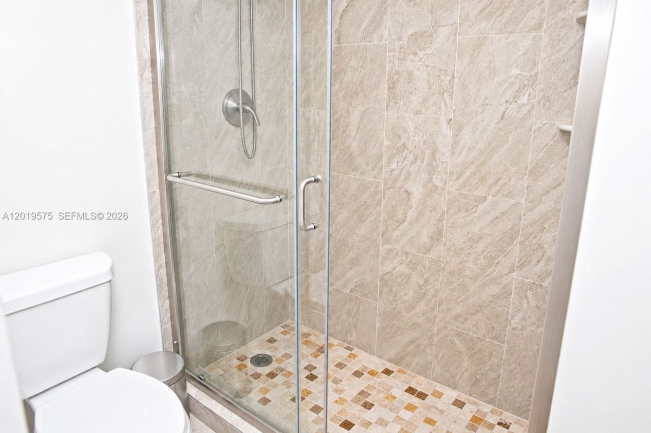 3675 N Country Club Dr, Unit 1903, Aventura, FL 33180 Photo