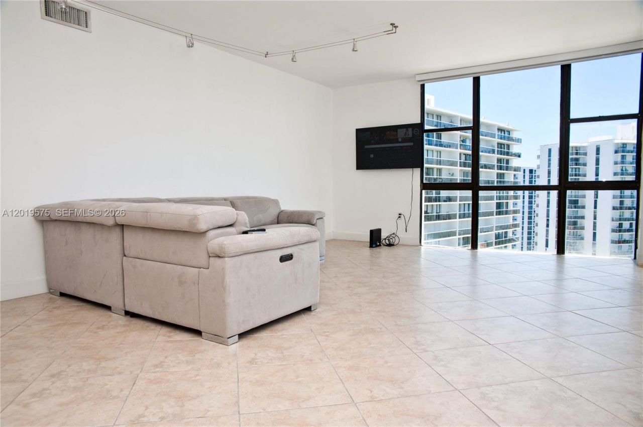 3675 N Country Club Dr, Unit 1903, Aventura, FL 33180 Photo