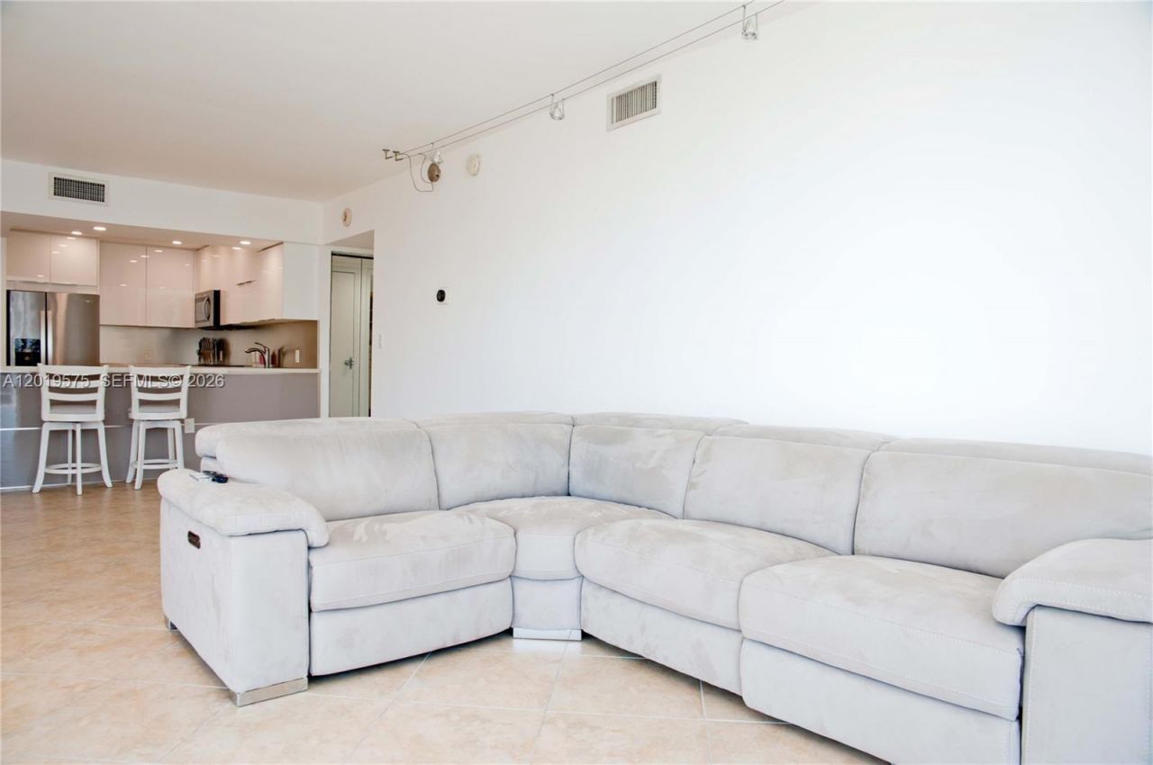 3675 N Country Club Dr, Unit 1903, Aventura, FL 33180 Photo
