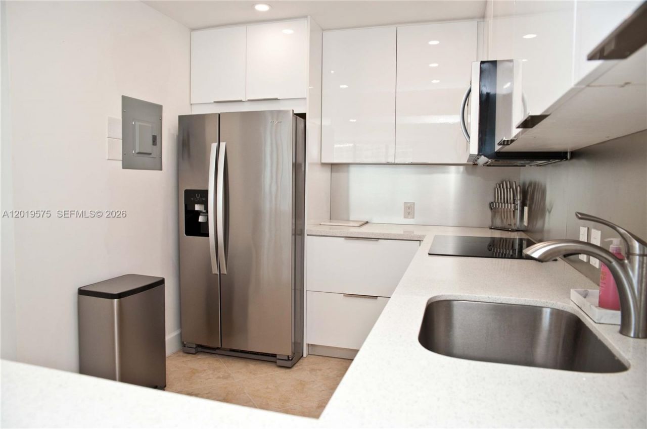 3675 N Country Club Dr, Unit 1903, Aventura, FL 33180 Photo