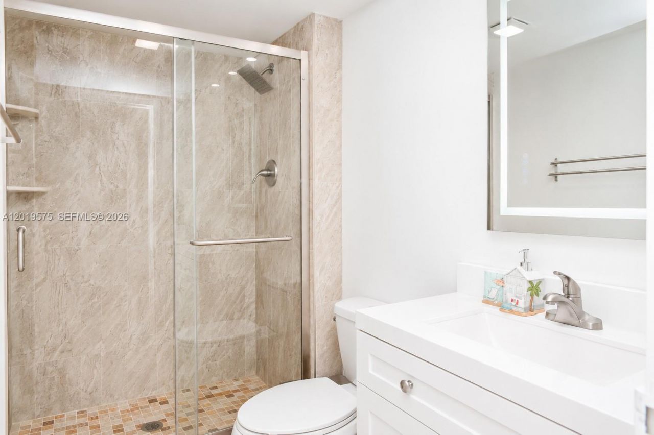 3675 N Country Club Dr, Unit 1903, Aventura, FL 33180 Photo