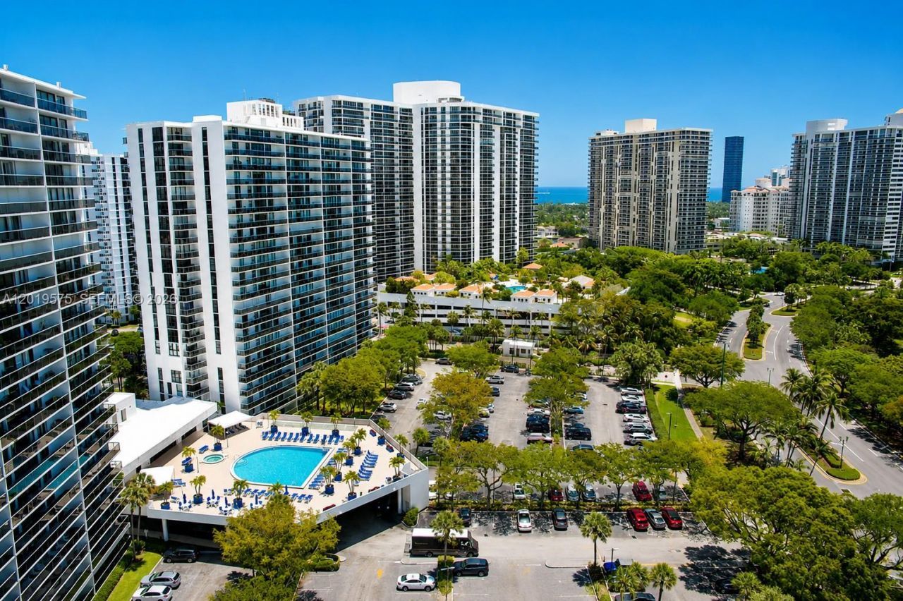 3675 N Country Club Dr, Unit 1903, Aventura, FL 33180 Photo
