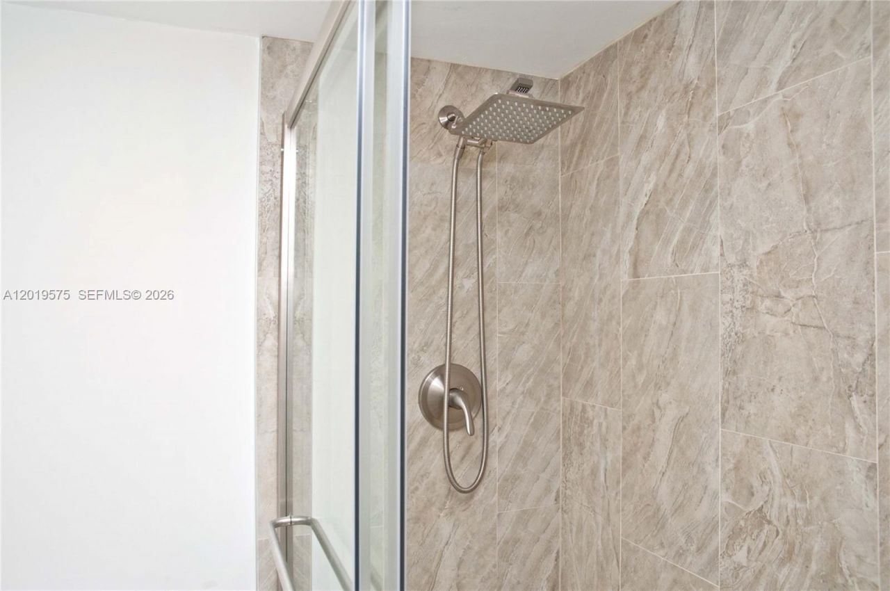 3675 N Country Club Dr, Unit 1903, Aventura, FL 33180 Photo