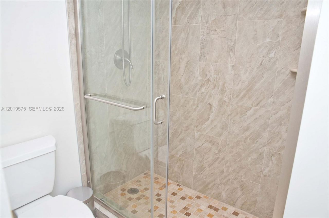 3675 N Country Club Dr, Unit 1903, Aventura, FL 33180 Photo