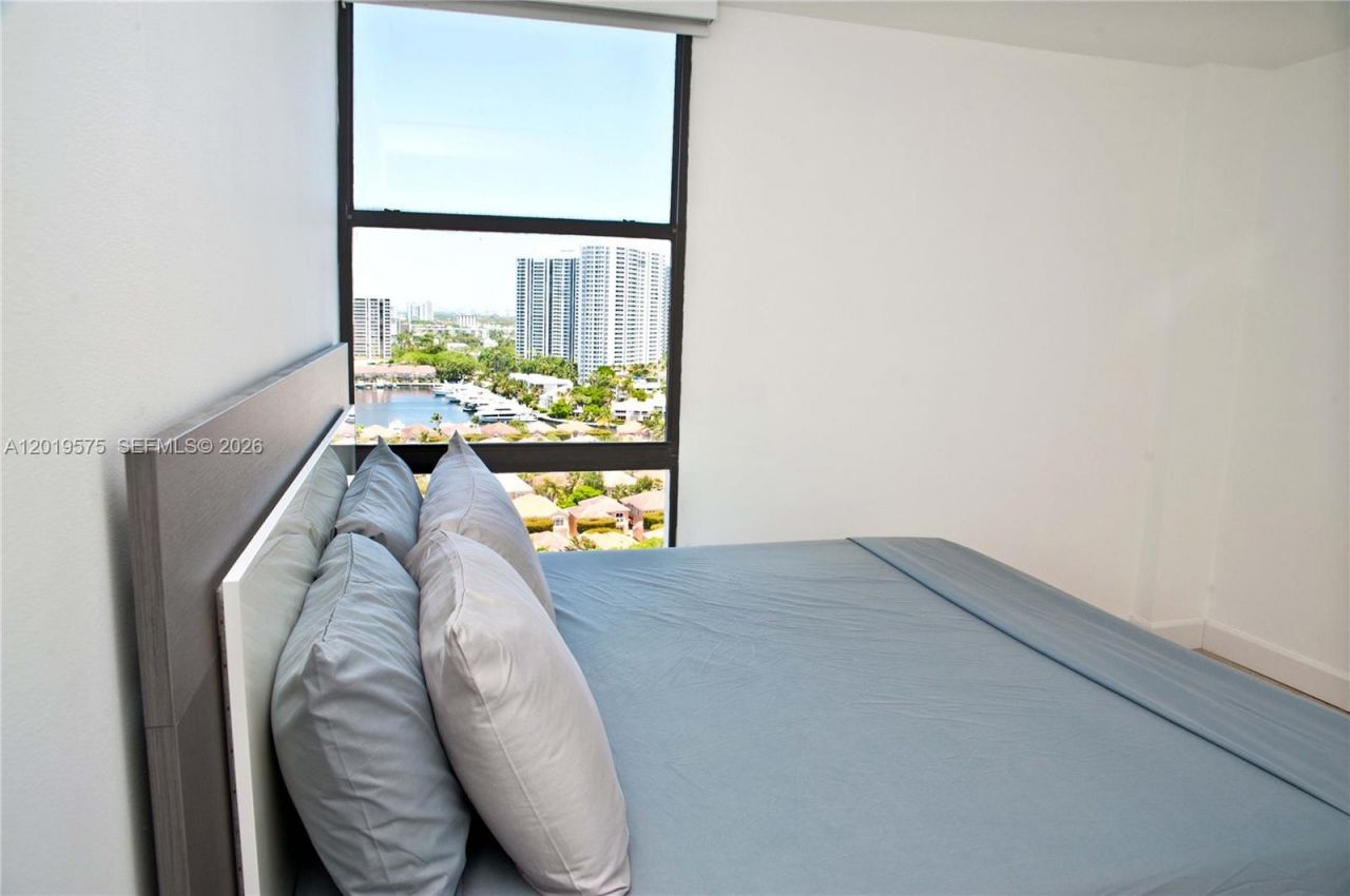 3675 N Country Club Dr, Unit 1903, Aventura, FL 33180 Photo