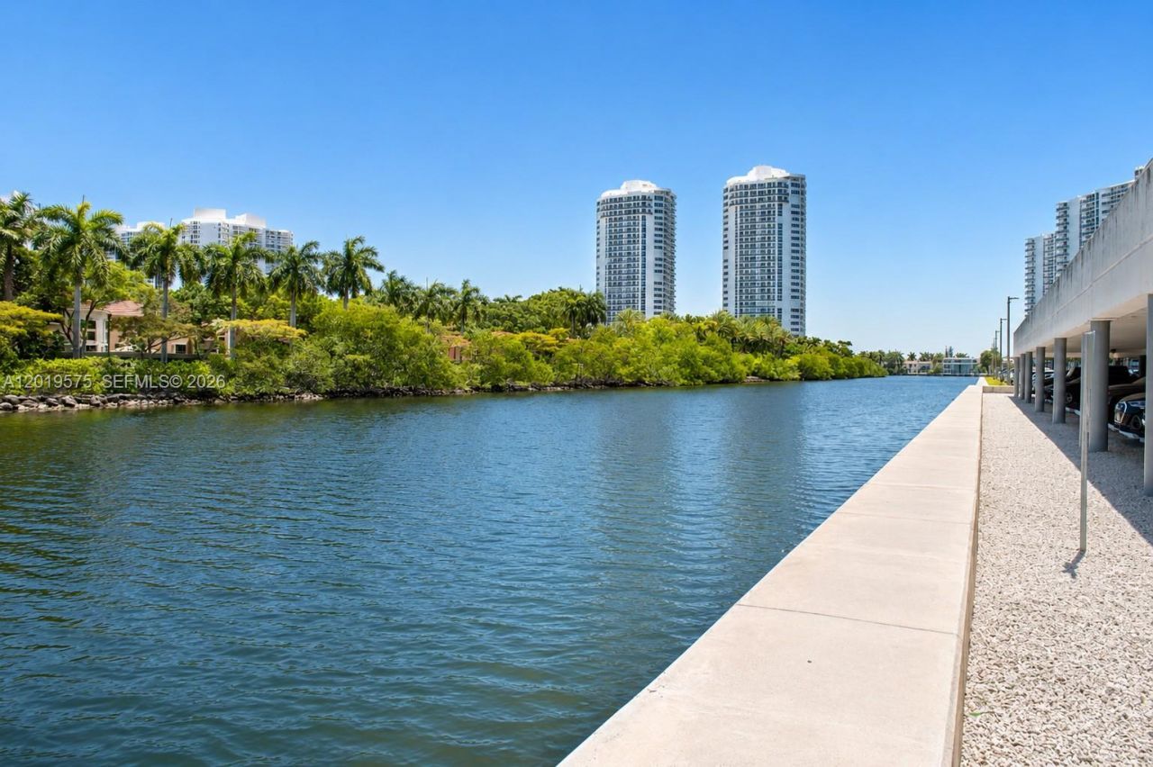 3675 N Country Club Dr, Unit 1903, Aventura, FL 33180 Photo