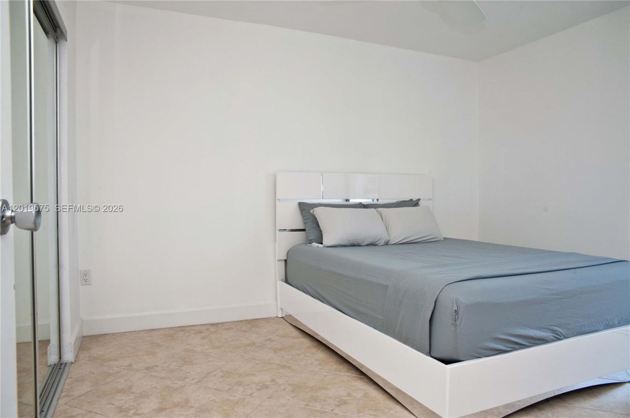 3675 N Country Club Dr, Unit 1903, Aventura, FL 33180 Photo