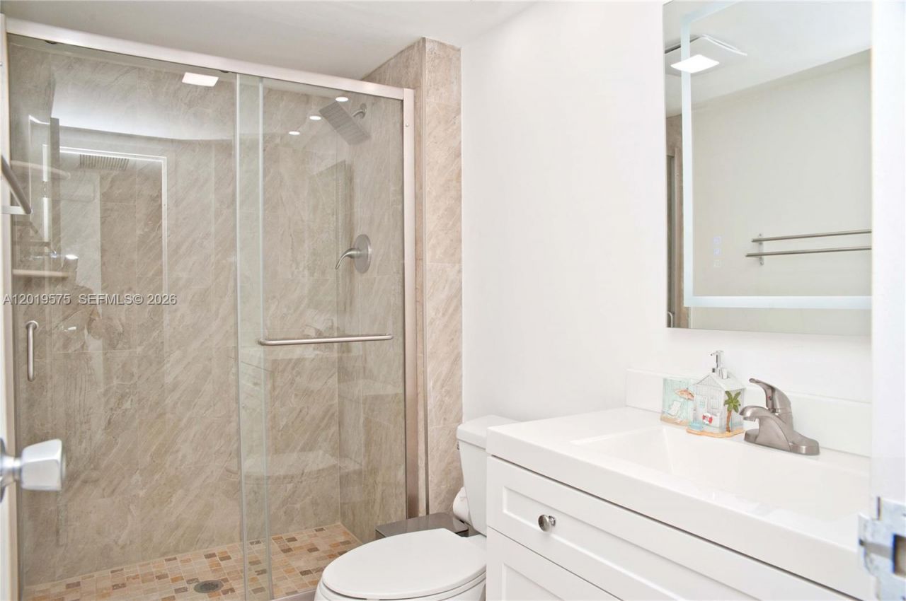 3675 N Country Club Dr, Unit 1903, Aventura, FL 33180 Photo
