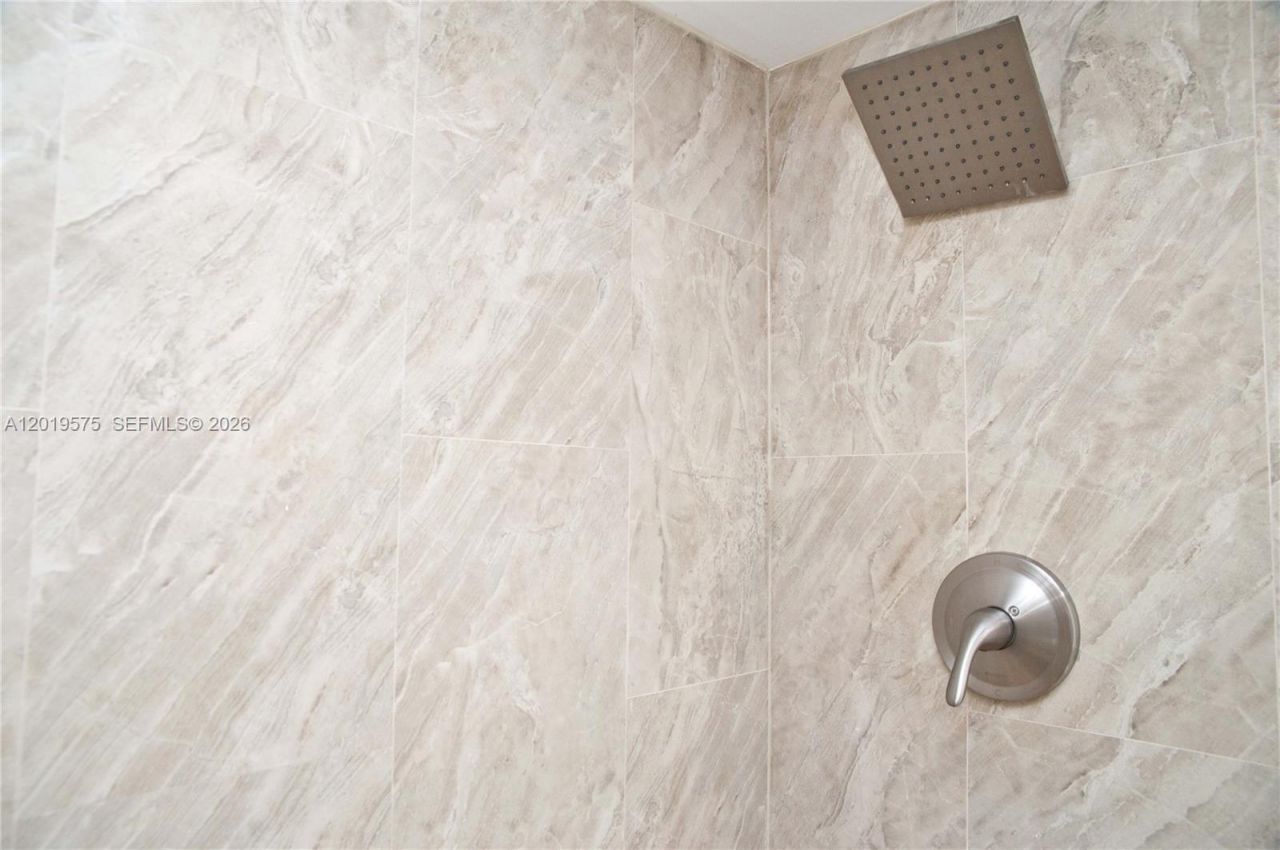 3675 N Country Club Dr, Unit 1903, Aventura, FL 33180 Photo